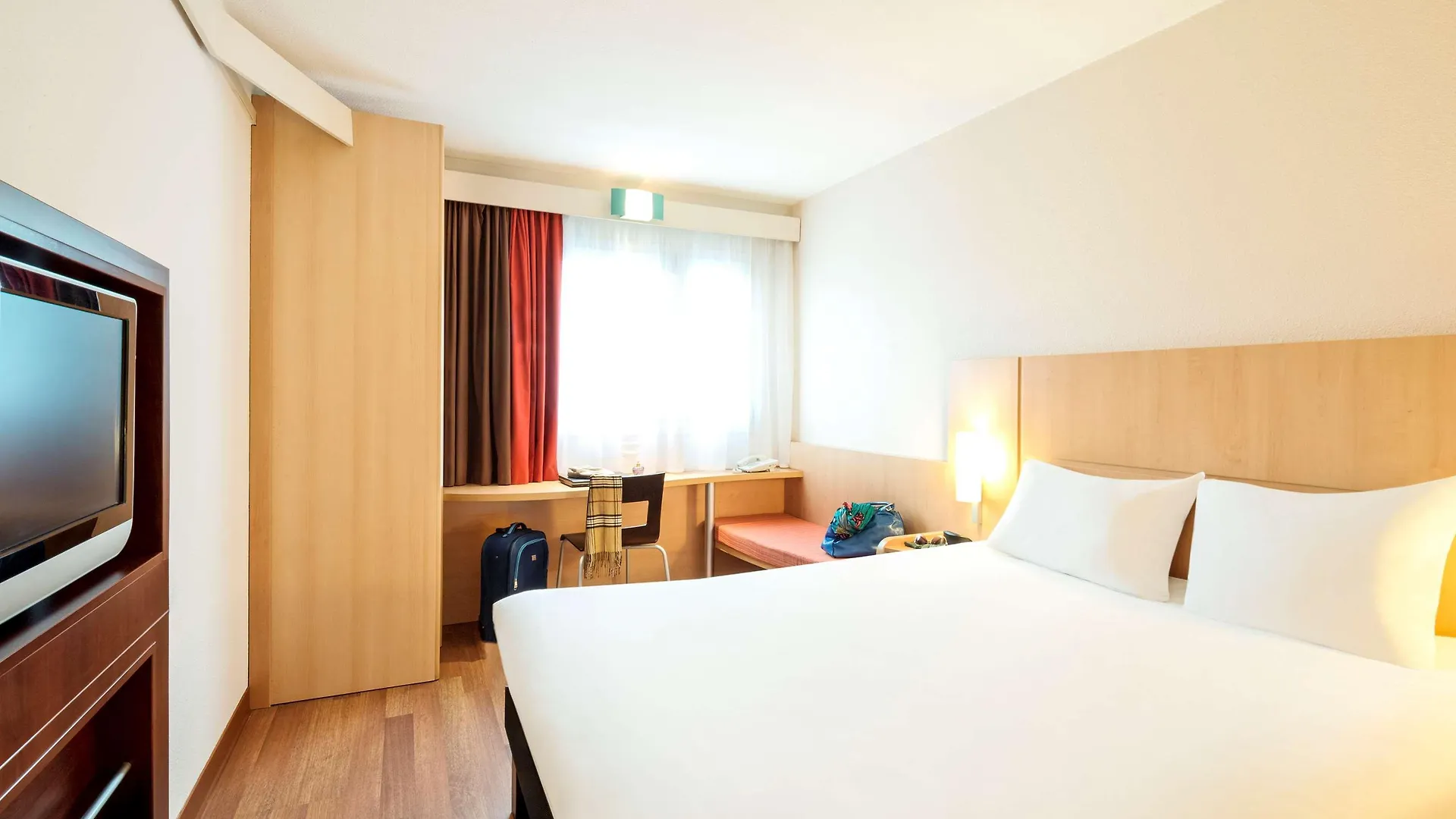 Ibis Warszawa Centrum 2*, Warsaw Poland