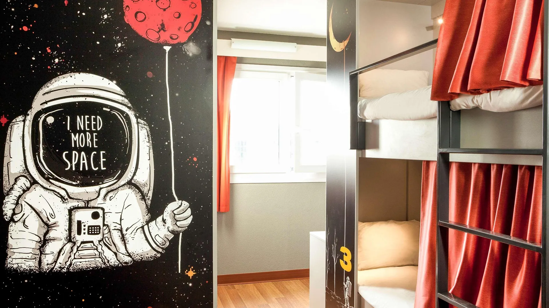 Ibis Warszawa Centrum 2*, Варшава Польша